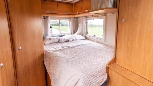 Compact semi-integrated motorhome