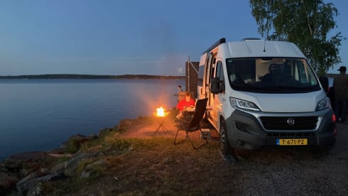 Casa Mobiel – Spacious off-grid Fiat Ducato bus camper - beautifully built in