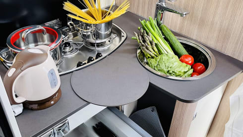 2. DelPi – Luxury mobile home Bürstner Delfin Harmony T726