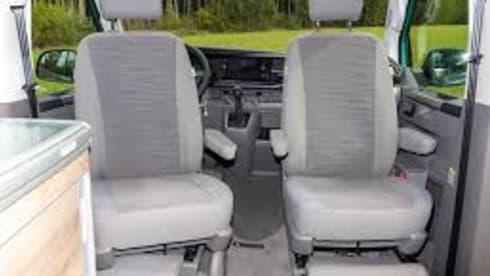 VOLKSWAGEN CALIFORNIA COAST dec2020