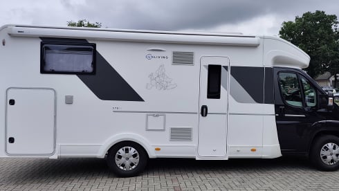 Casita on Wheels –  Luxury 4/5p Sun Living semi-integrated from 2022 off-grid