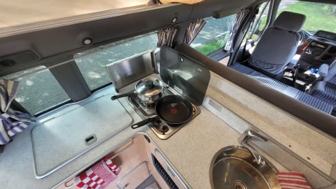 Nuggy – Ford Nugget 5 persoons,  Stoere kampeerbus voor de ultieme roadtrip!