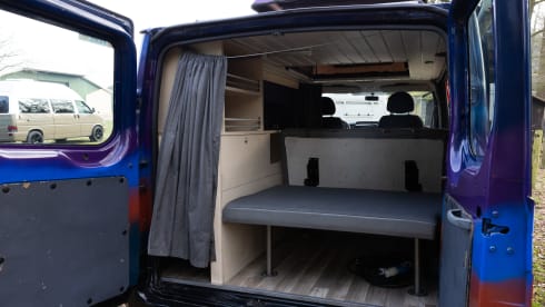 Skyline – 2p Ford bus uit 2007