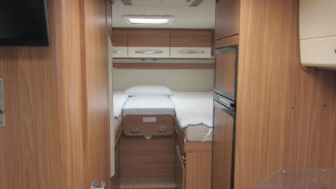 Spacious neat 2 pers. carado / hymer camper.