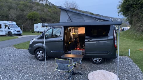 Ford-Wohnmobil mit 4 Schlafplätzen aus dem Jahr 2017