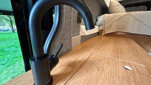 2p luxury off-grid VW Crafter bus camper (2023) autom.