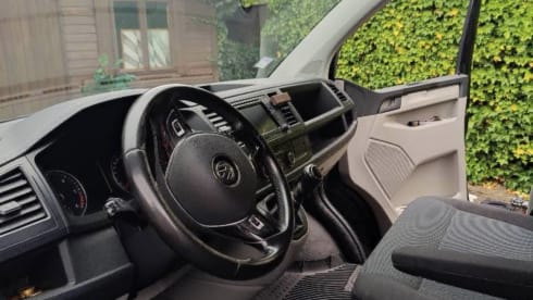 2p Volkswagen bus uit 2015