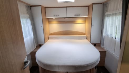 Ruime integraalcamper, van alle gemakken voorzien!  – 4 person Sunlight integral camper from 2019
