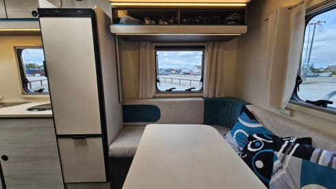 Rimor has it. –     La Grande Fuga – Spazioso camper familiare a 6 posti letto