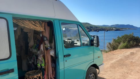 Ibiza hippie van Renault Traffic turquoise 