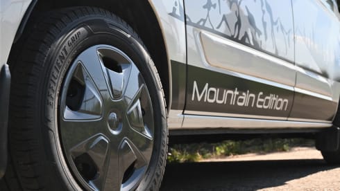 2p 131PK Ford buscamper uit 2017