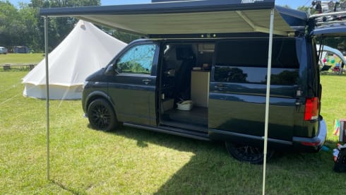Seymour  – Luxury 2021 VW high spec campervan with flexible collection/drop-off