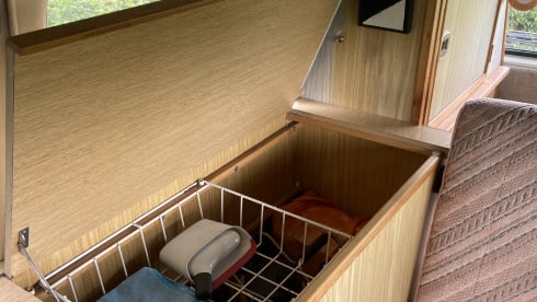 Velma – 4 berth Volkswagen campervan from 1988