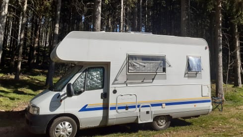 A self-contained coachbuilt for traveling freely! Pura Vida!