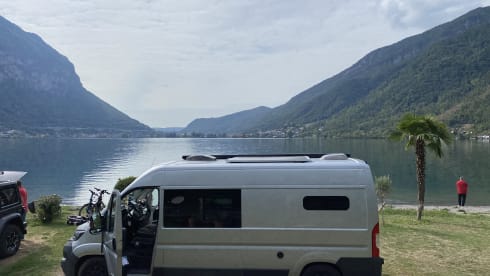 Dikke bus (BABYPROOF) – Custom Made Campervan from 2022