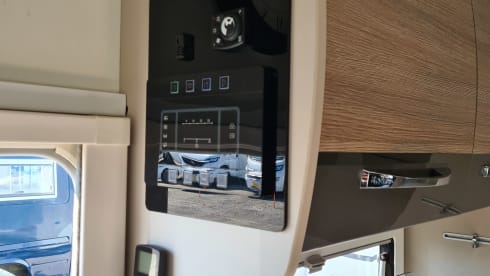 Nice 2-person Ford/Chausson 170hp manual semi-integrated 2017