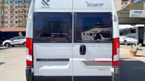 Peripericampers – Horus the van that makes you happy..