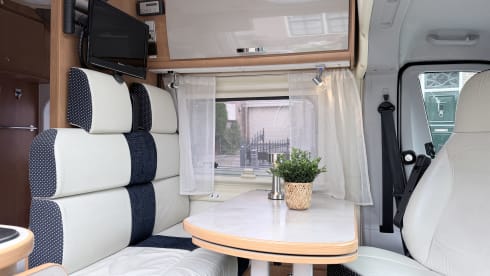 Campy – Roller Team Livingstone campervan | Low mileage | Ideal for 2 people