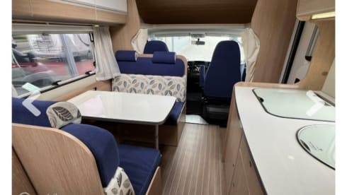 Mammoet – Super complete Sunlight A70 alcove for 6 people. 