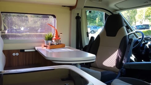 vakantiehuisje op 4 wielen – 2p Karmann bus, with air conditioning in living area