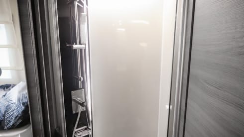 MOBI-) – BRAND NEW 5-person camper - also for your WINTER HOLIDAY
