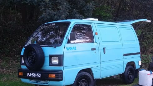 Van42  – Tiny Camper - 2 berth Toyota bus from 1988
