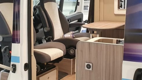 RENTACAMPA  – 2 BERTH FULLY SELF CONTAINED CAMPERVAN WITH TOILET AND SHOWER 