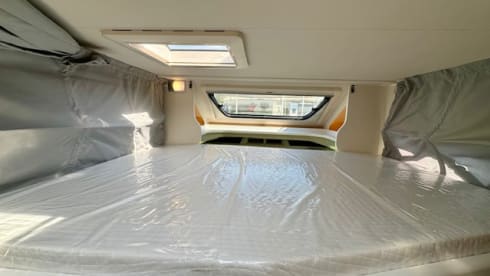 TWIN SUNNY – SEMI-INTEGRATED T 670 S TWIN BEDS, AUTOMATIC