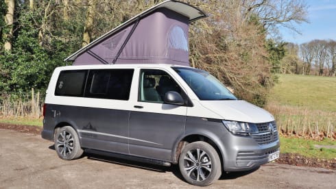 Bennie – Volkswagen Campervan mit 4 Schlafplätzen aus dem Jahr 2020