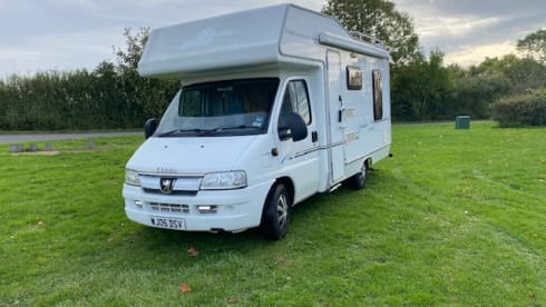 Max  – Cosy comfortable and easy to drive Peugeot MWB 4 birth motorHOME 