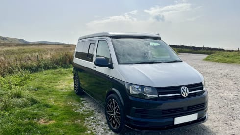 Sally – 4 berth Volkswagen Transporter campervan