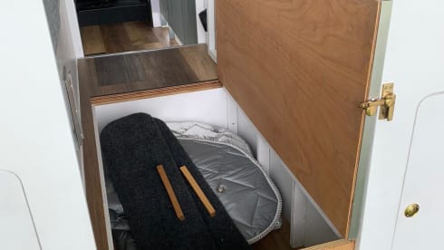 Ozzy – Stylish newly fitted 3 berth MWB camper 2016 Peugeot Boxer 