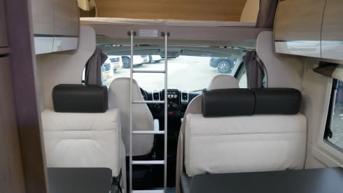 Chausson C656 Alcove, 6 Seats/Berths