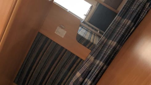 Honey – 6 Berth Spacious Family Motorhome
