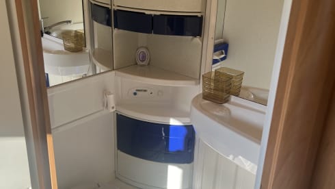 Heerlijk familie camper met grote zithoek  – 5er Hymer integriert ab 1998