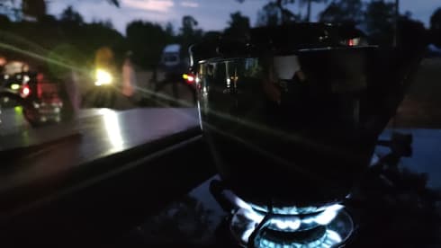 Ford Campervan met groot bed & uitschuifbare keuken 