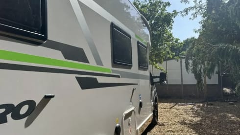 Sierra Nevada – BRAND NEW 4 Berth Roller Team Zefiro 696 (2025) Manual