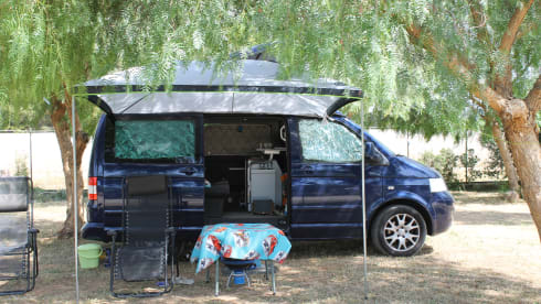powerful VW T5 Multivan camper van with spacious Reimo pop-up roof
