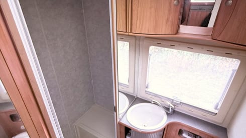 Coral  – Warm & Gezellig Coral - Fiat Adria met 4 slaapplaatsen 
