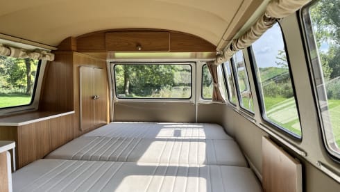 De Bus – 2p Volkswagen campervan from 1980