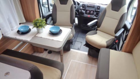 New luxury and spacious Weinsberg Caraloft with lift bed (W1)