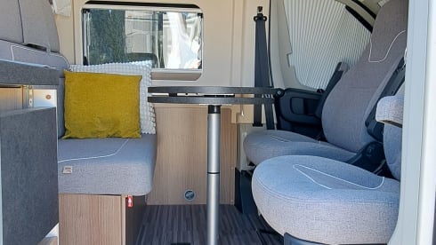 Luxury new Malibu Charming DB Skyview camper, also for off-grid