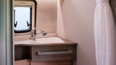 2p Dethleffs bus uit 2024