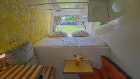 Albatros – The ultimate off-grid camper van: indoor shower, electric cooking and more
