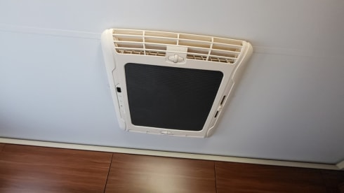 XL 670 SL – Very spacious Adria alcove camper with air conditioning