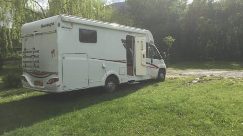 Beautiful 4 pers. 2015 semi-integrated, with complete inventory.