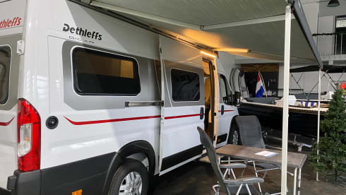 ADVENTURE – Dethleffs Globetrail 640 | 3 person bus camper