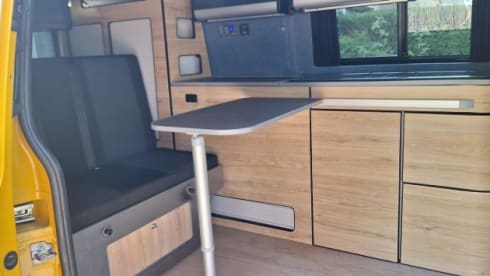 Lemon – Lemon Line – Ford Custom compact avec 4 couchages et énergie solaire de 430 W