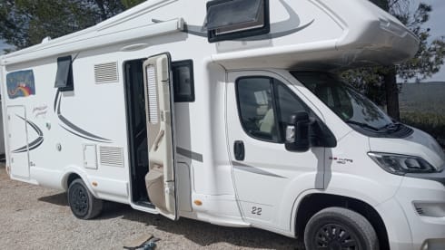 Arthur – Motorhome/tiny home to rent