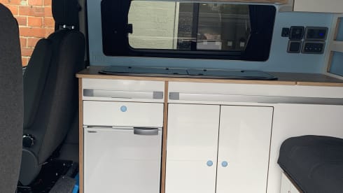 Scarlet The dormobile – Camper Ford a 4 posti letto del 2021